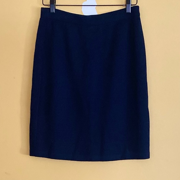 St John Collection Basics. Size 8 - Picture 2 of 3